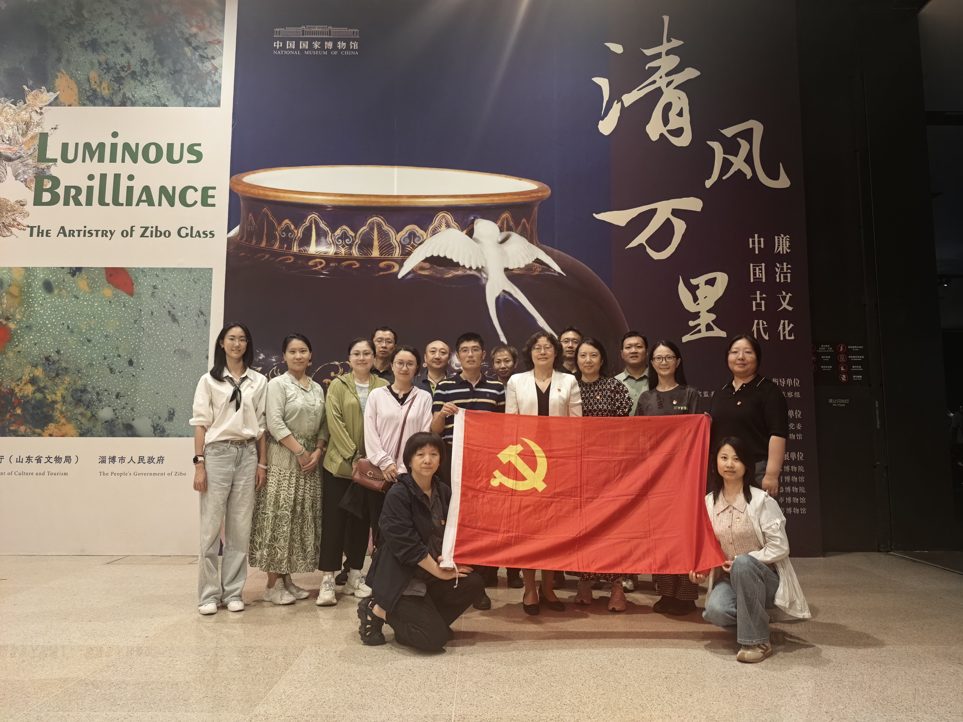 新闻用合影.jpg