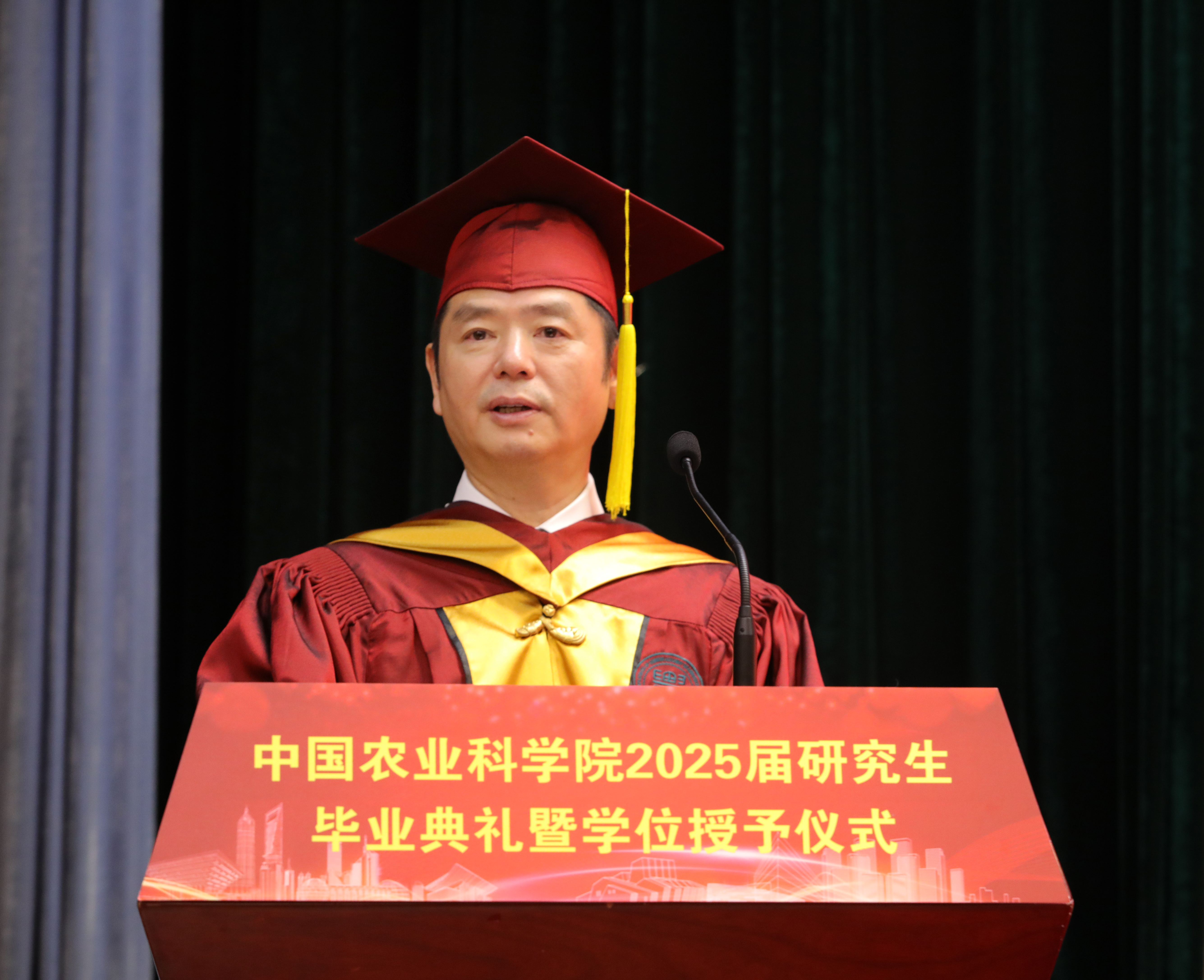 2-中国农业科学院院长、院学位评定委员会主席黄三文院士讲话.JPG