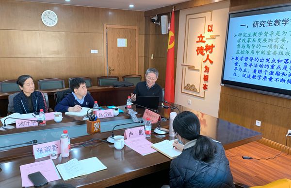 李秉龙教授做辅导报告_副本.jpg